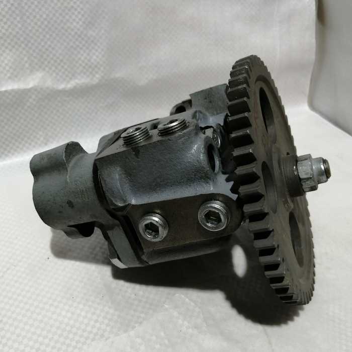 Насос масляный с шестерней (экспорт) 740-1011010